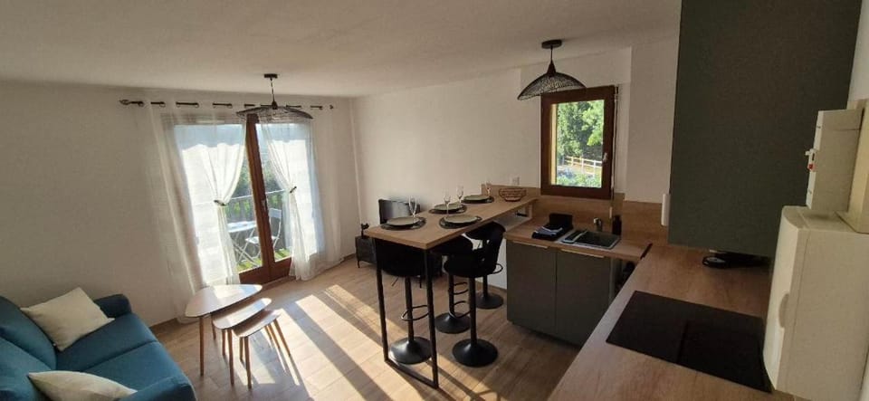 Kitchen or kitchenette, Living room, Dining area