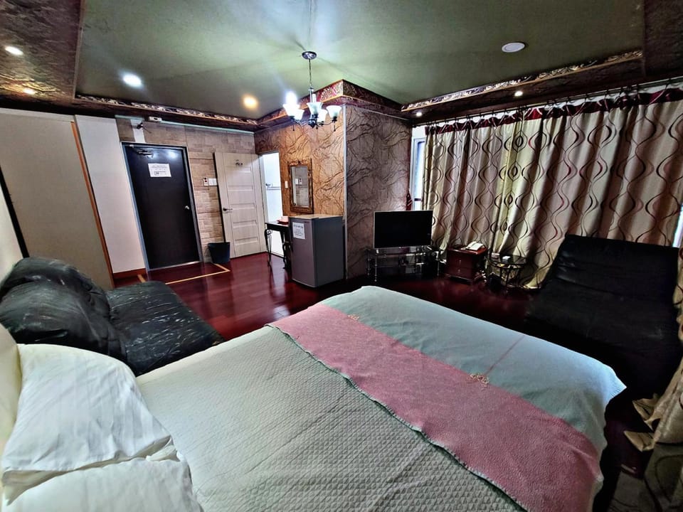 Bed, Kitchen or kitchenette, Photo of the whole room, Bedroom, minibar