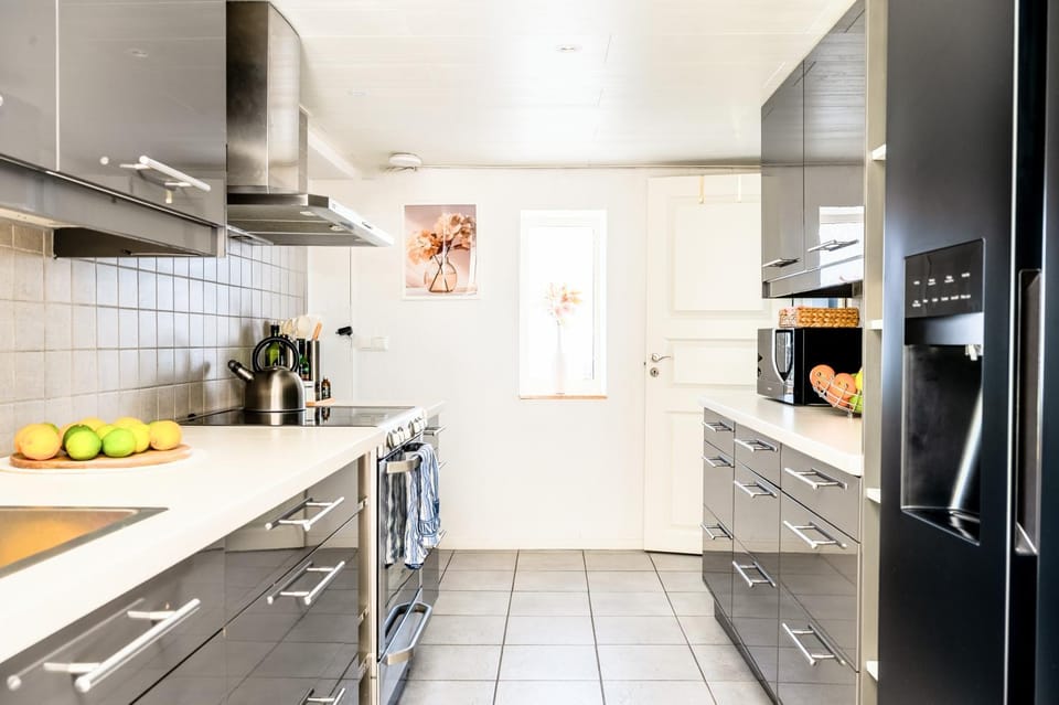 Property building, dishwasher, microwave, oven, pet friendly, stove, toaster, kitchen