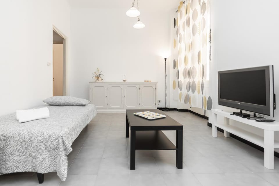 Bed, TV and multimedia