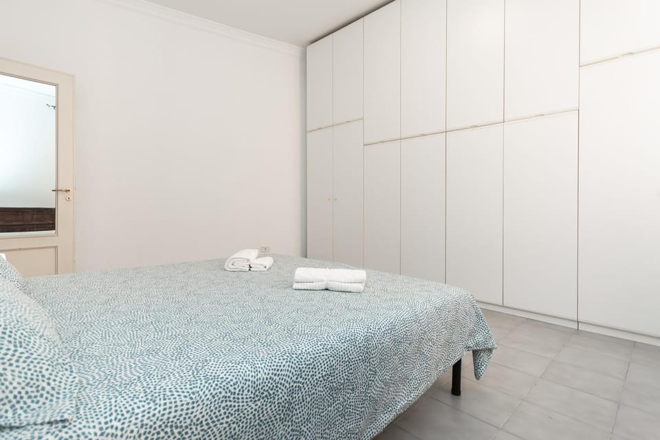 Bed, Photo of the whole room, Bedroom, towels, wardrobe