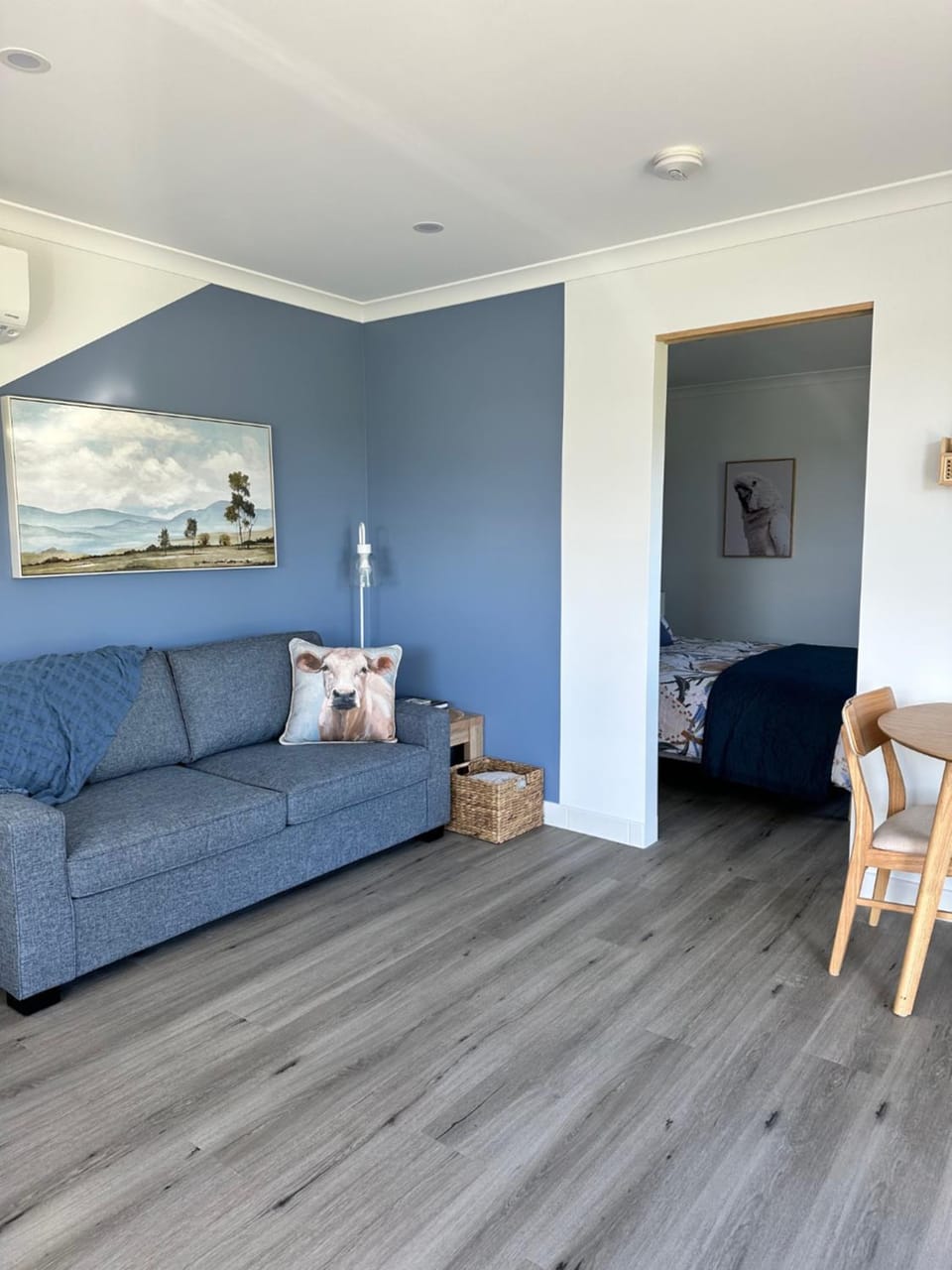 Badger's View Farmstay BLUE TONGUE Cabin Cabin in Sheffield