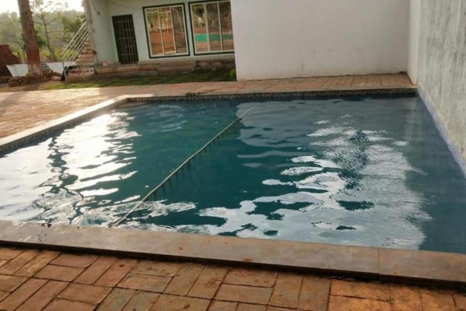 Day, Swimming pool