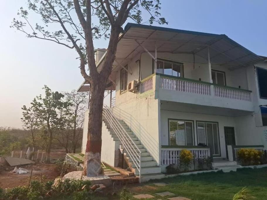 Property building, Day, Balcony/Terrace