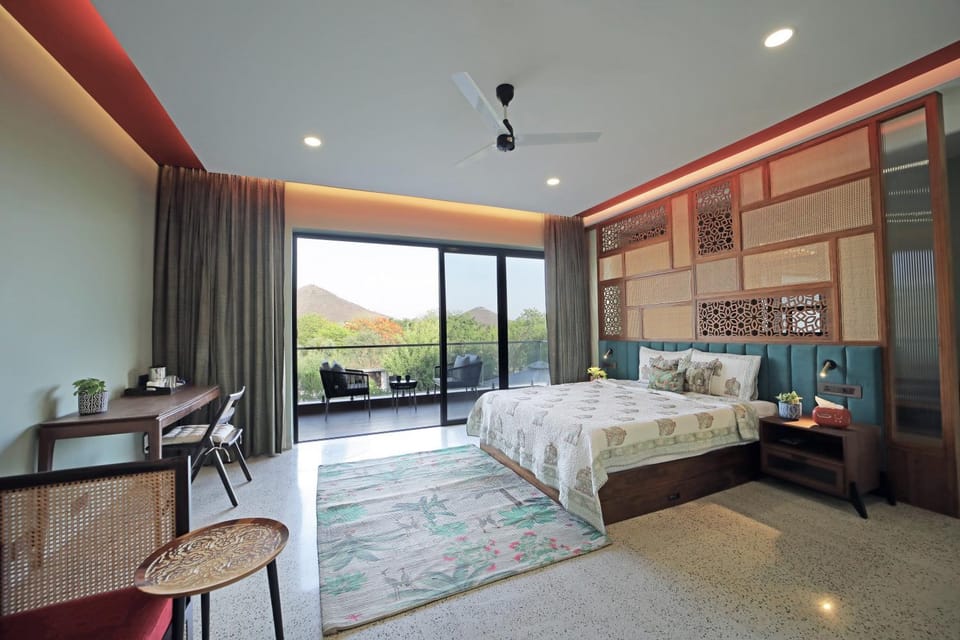 Bed, View (from property/room), Balcony/Terrace, Photo of the whole room, Seating area, Bedroom