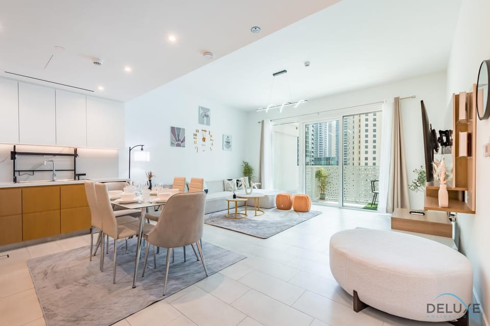 TV and multimedia, View (from property/room), Living room, Seating area, Dining area, kitchen