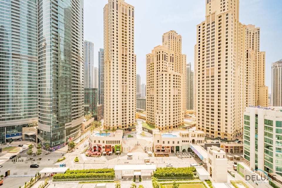 Property building, Nearby landmark, Neighbourhood, City view, Street view