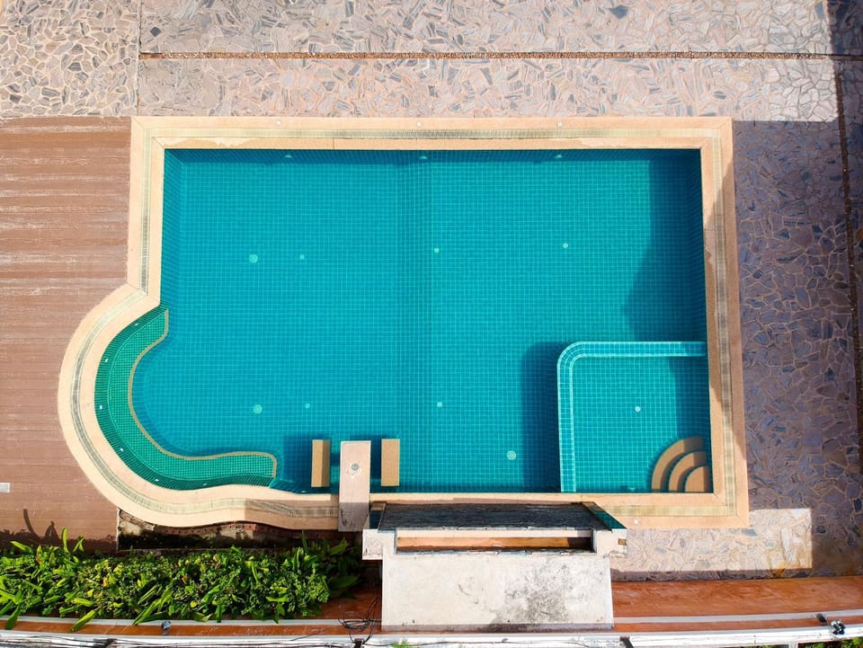 Bird's eye view, Swimming pool
