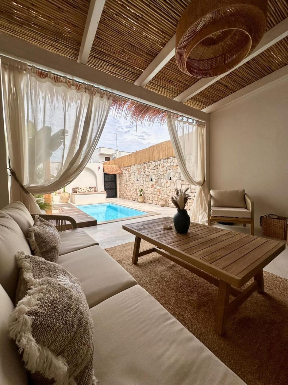 Property building, Garden, Garden view, Swimming pool
