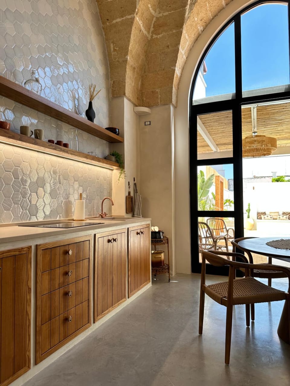 Kitchen or kitchenette, Living room, Seating area, Dining area