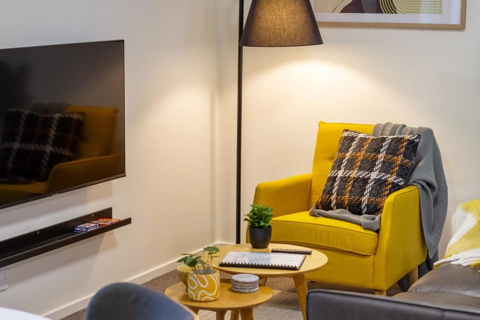 TV and multimedia, Living room, Decorative detail, Seating area