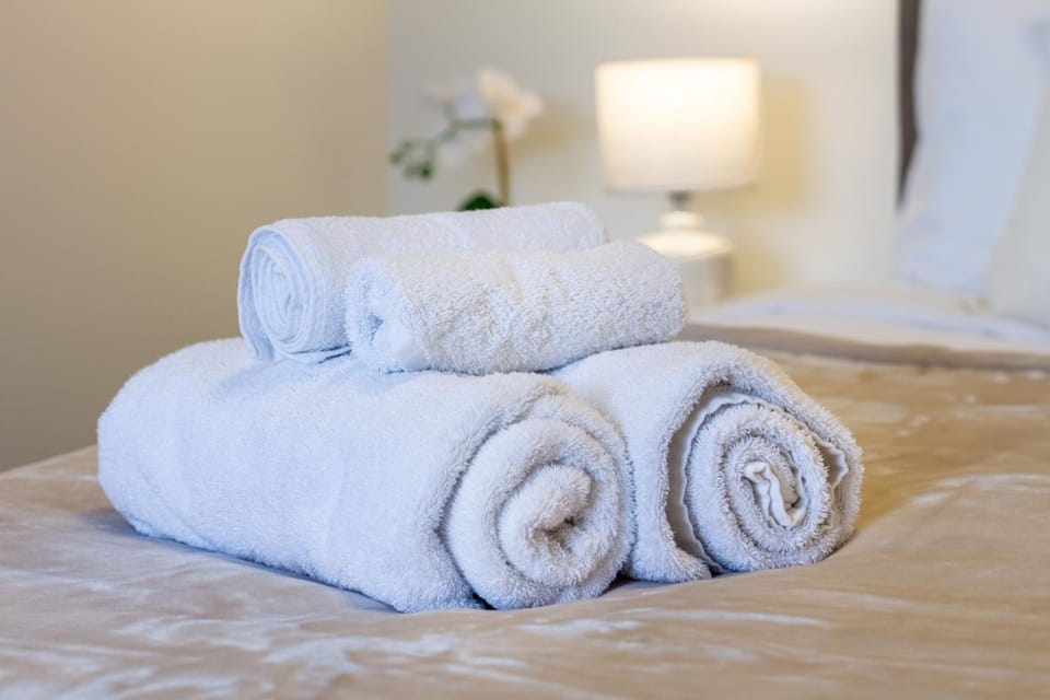Bed, Decorative detail, Bedroom, towels