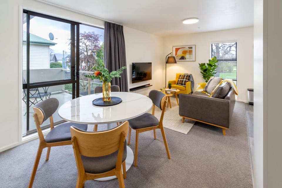 TV and multimedia, View (from property/room), Balcony/Terrace, Living room, Decorative detail, Seating area, Dining area