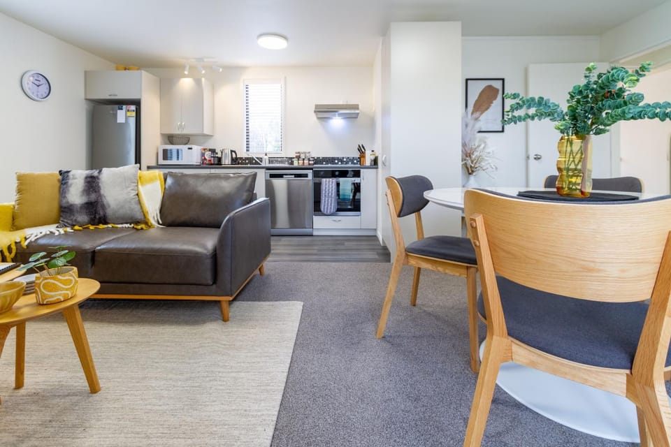 Coffee/tea facilities, Kitchen or kitchenette, Living room, Decorative detail, Seating area, Dining area, dishwasher, oven, stove, toaster