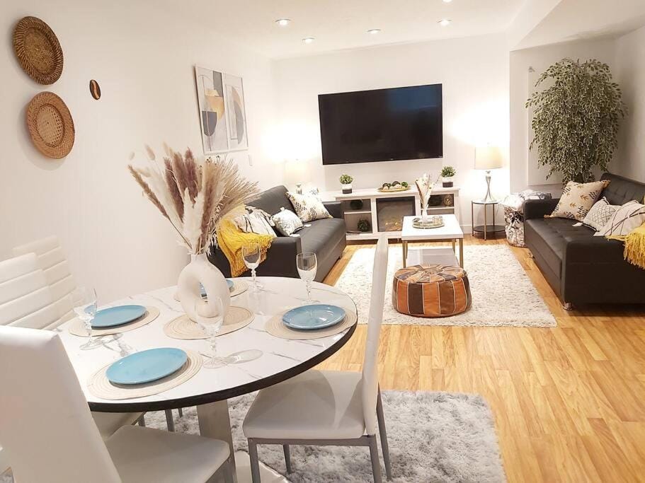 Living room, Dining area