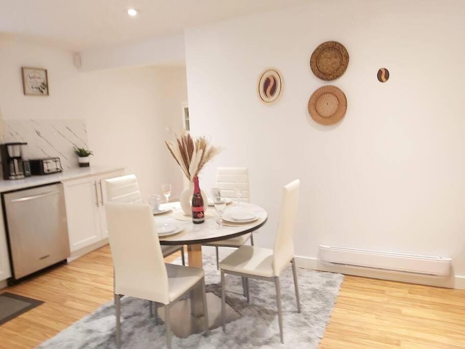 Cozy suite, Free WIFI , Free Parking House in Calgary