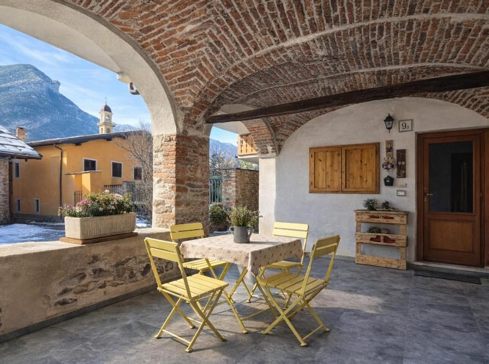 Patio, Mountain view