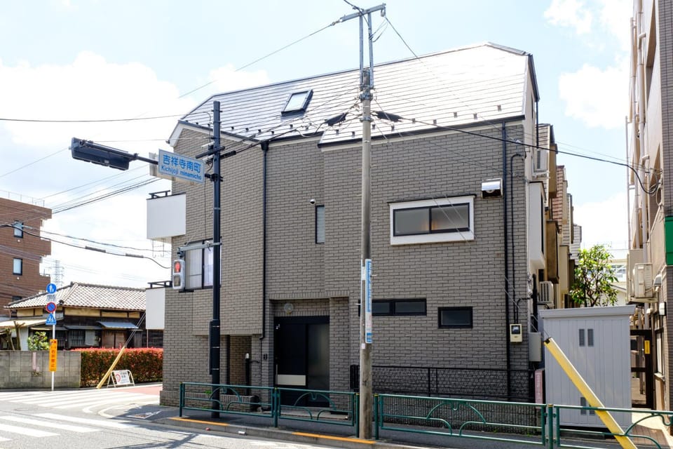 Property building, Day