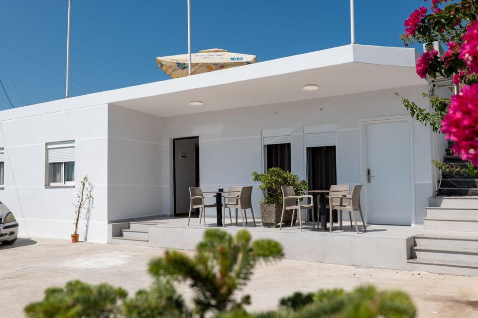 Property building, Patio, Day, View (from property/room), Balcony/Terrace, Dining area