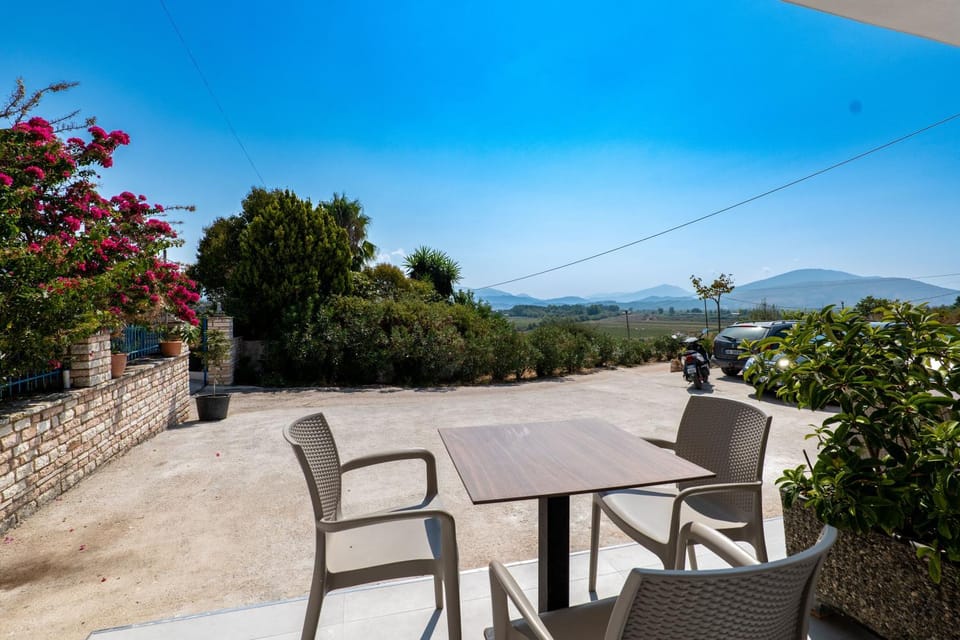 Patio, Dining area, Mountain view