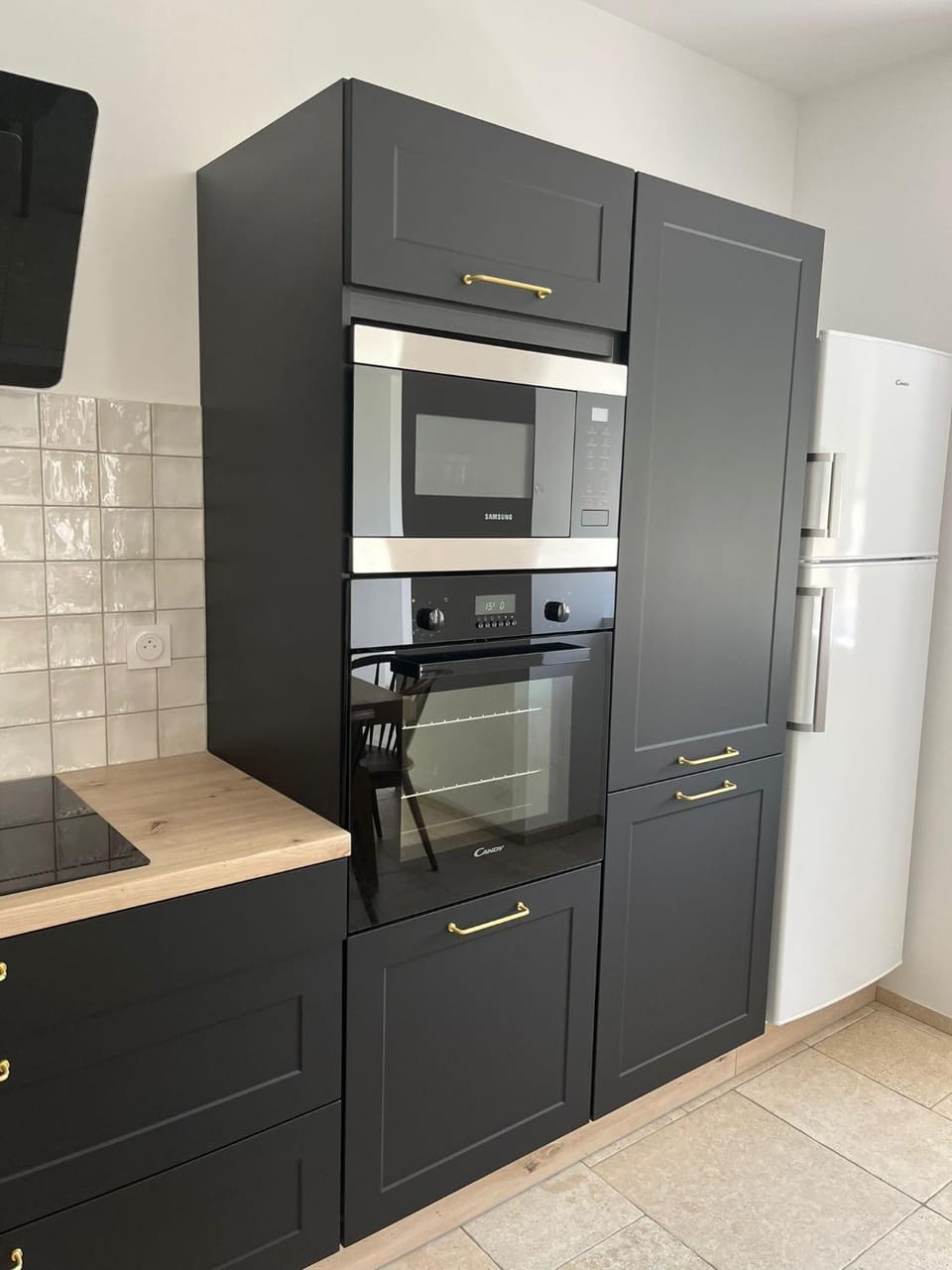 Kitchen or kitchenette, Living room