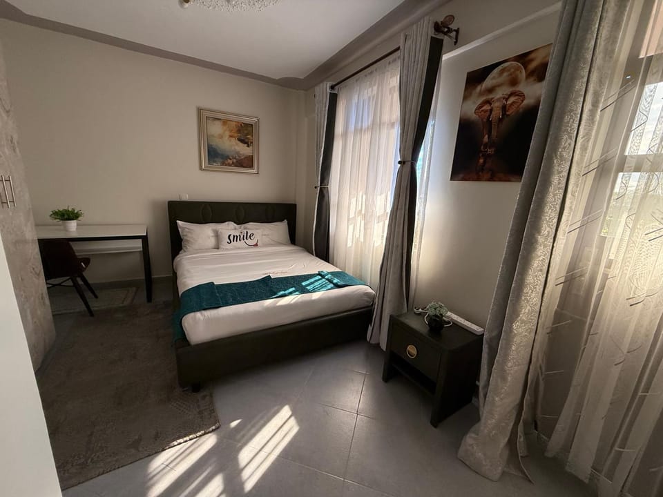 B106-Executive 1 BR, Secure Parking ,Fast WI-FI ,Work desk, Private Balcony - ARIES LUXE SUITES Apartment in Kenya