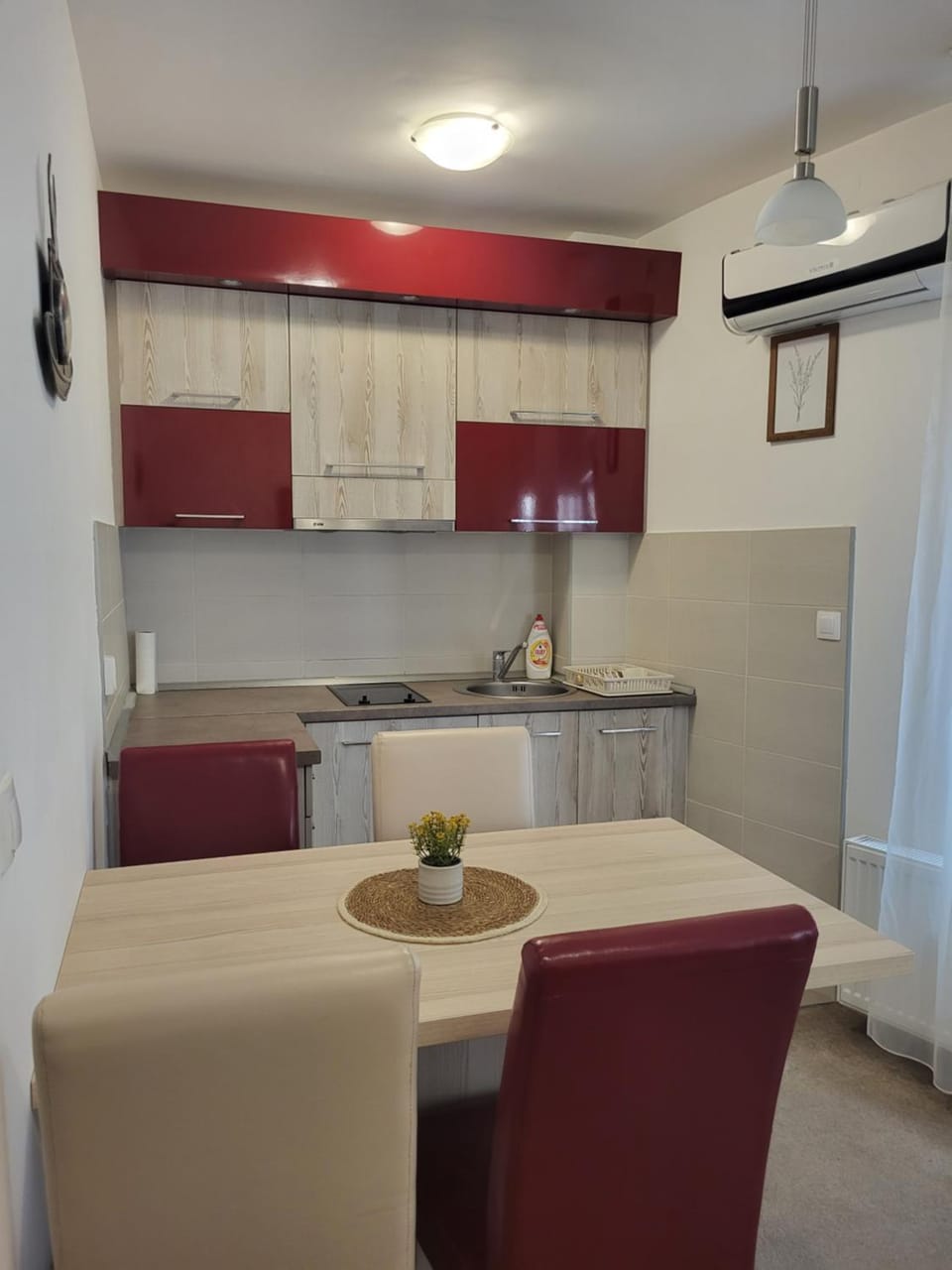 Kitchen or kitchenette, Living room, Seating area, Dining area, stove