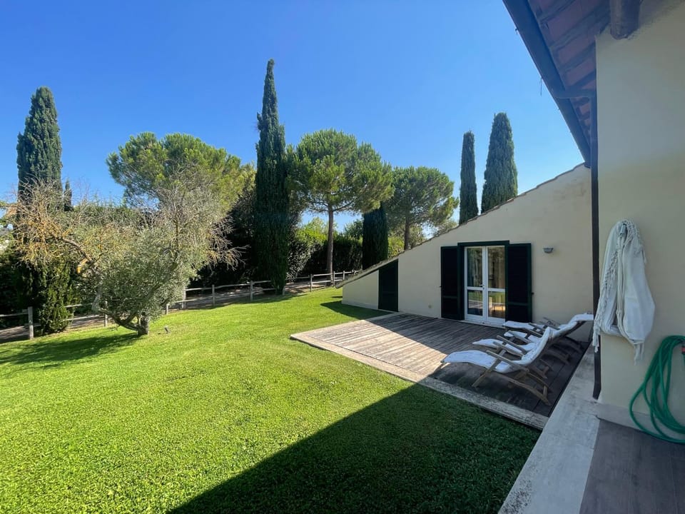 Property building, Patio, Natural landscape, Garden view, sunbed