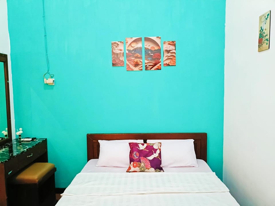 Bed, Photo of the whole room, Decorative detail, Bedroom