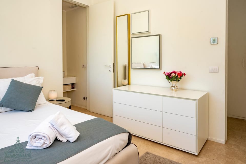 Bed, Bathroom, Bedroom, towels