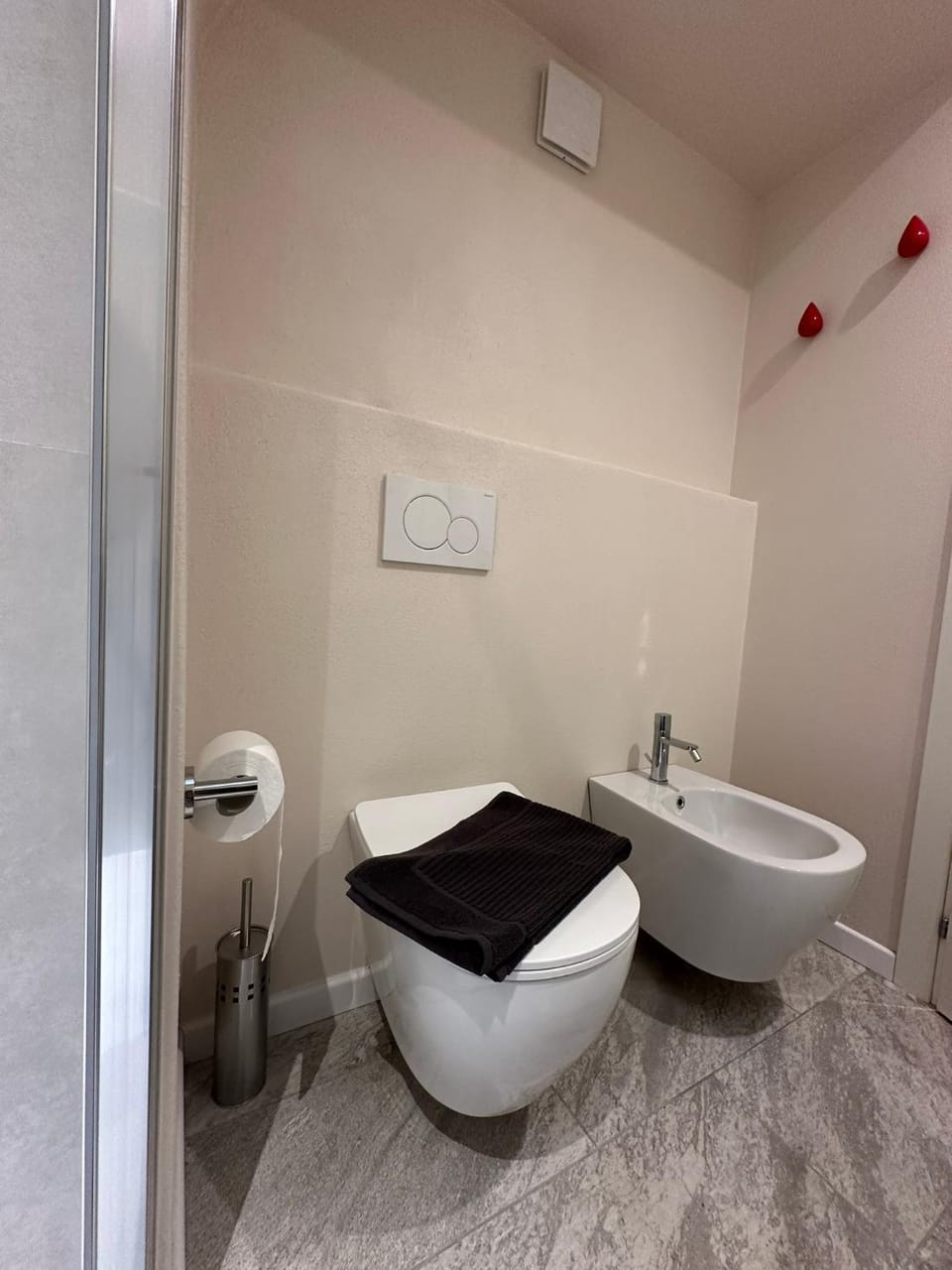 Toilet, bidet
