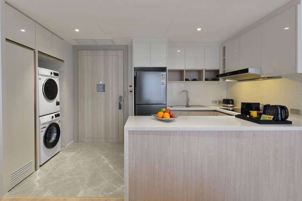 Coffee/tea facilities, Kitchen or kitchenette, oven, stove, toaster, washing machine, dryer