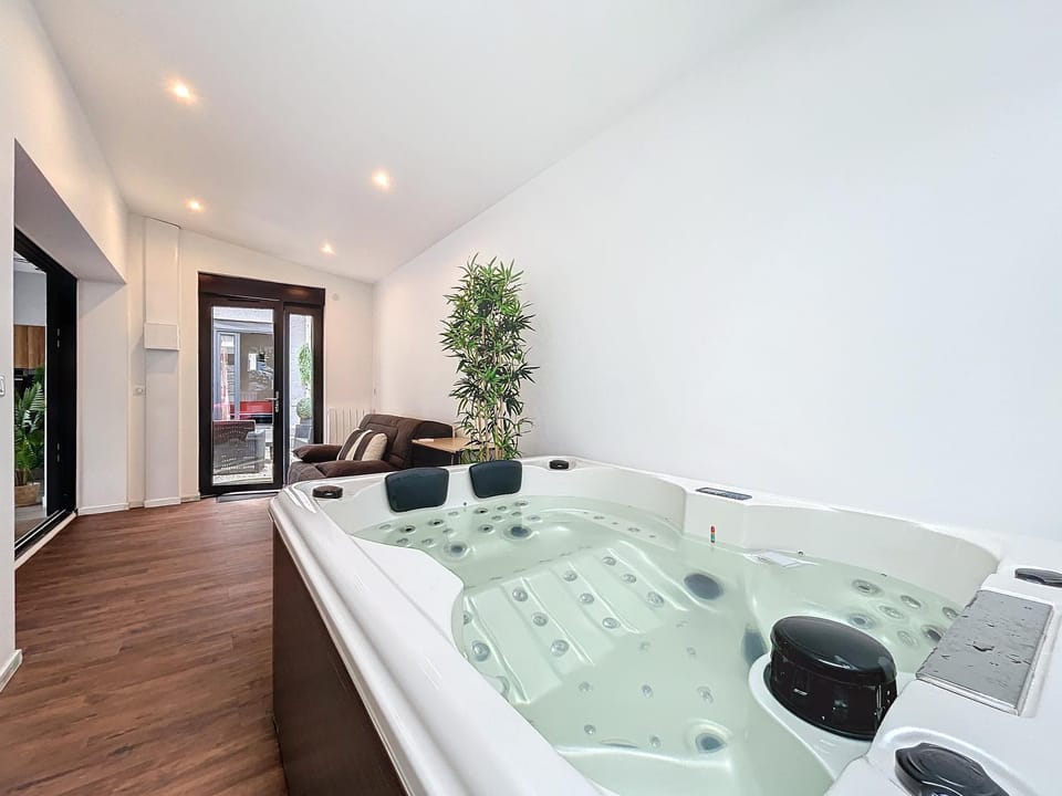 Hot Tub, Spa and wellness centre/facilities, Spa and wellness centre/facilities