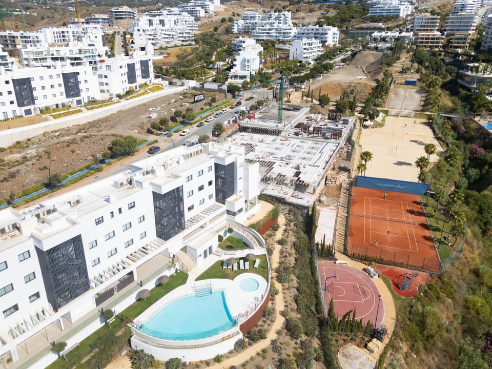 Property building, Day, Neighbourhood, Bird's eye view, Pool view, Swimming pool, Location