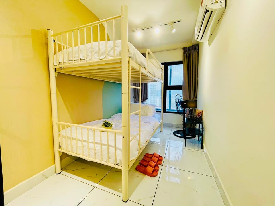 Bedroom, bunk bed, air conditioner