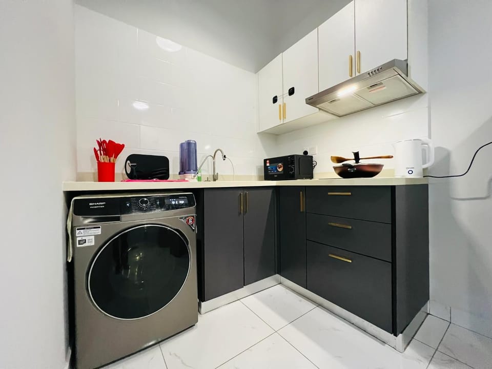 Kitchen or kitchenette, stove, washing machine