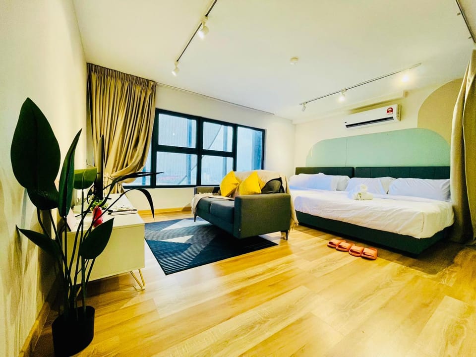 Bed, TV and multimedia, Living room, air conditioner