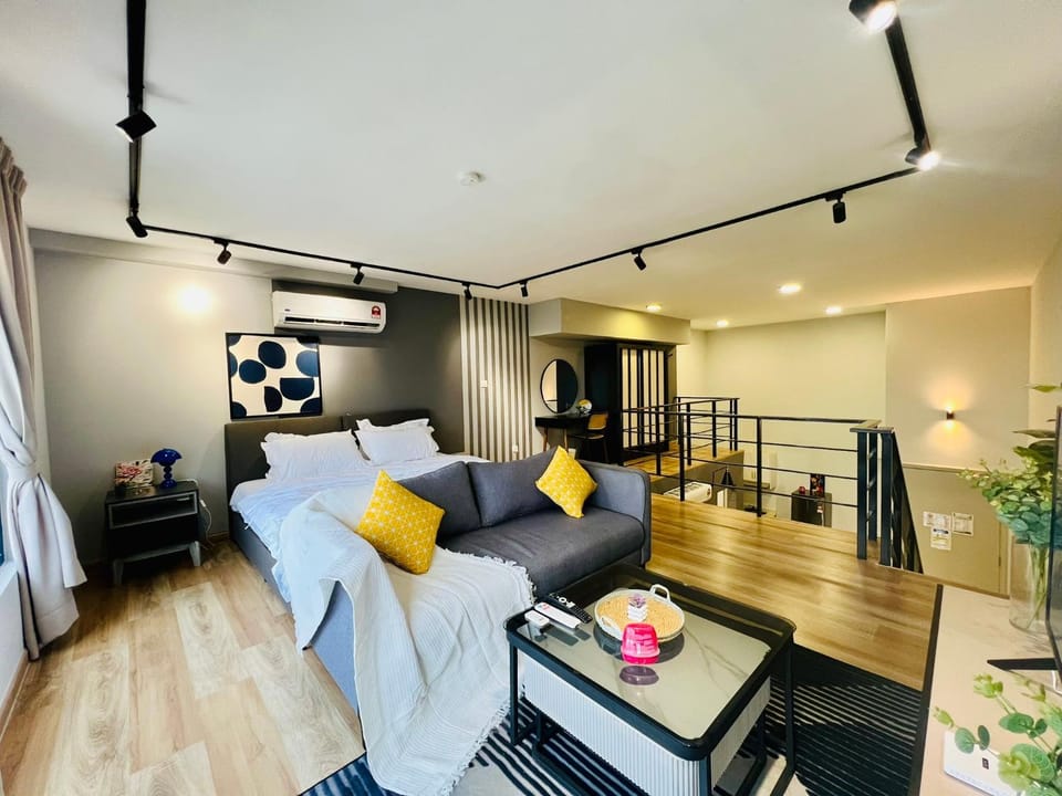 Bed, Living room, air conditioner