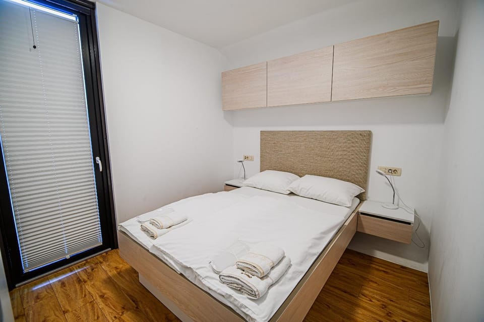 Bed, Bedroom, towels, wardrobe