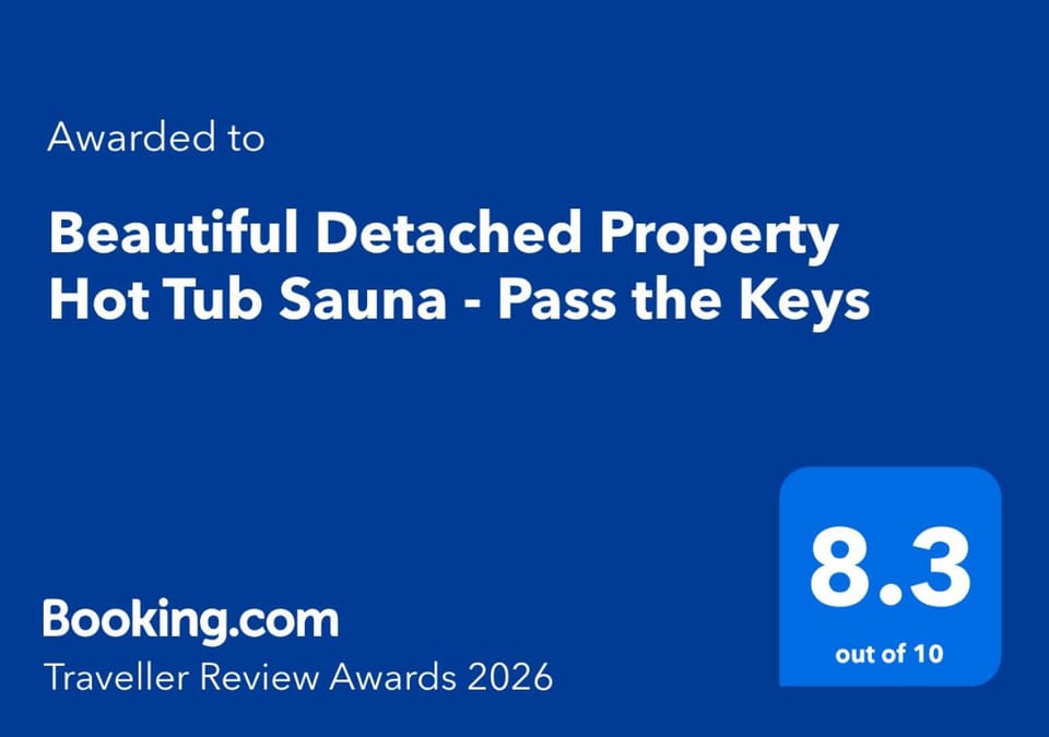 Beautiful Detached Property Hot Tub Sauna - Pass the Keys House in England