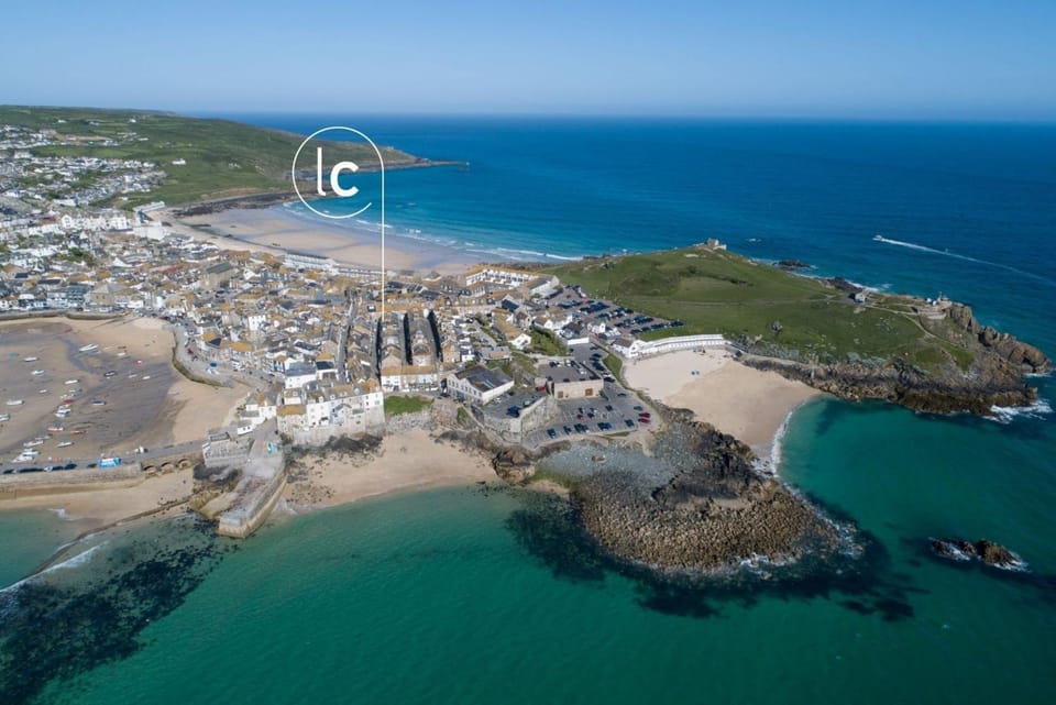 Property building, Day, Bird's eye view, Beach, Sea view