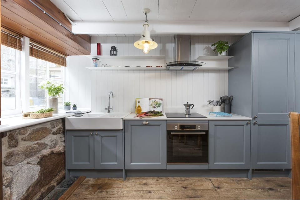 Property building, Kitchen or kitchenette, stove