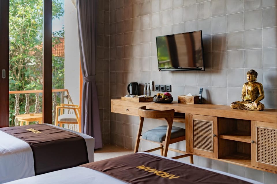 Bed, TV and multimedia, Seating area