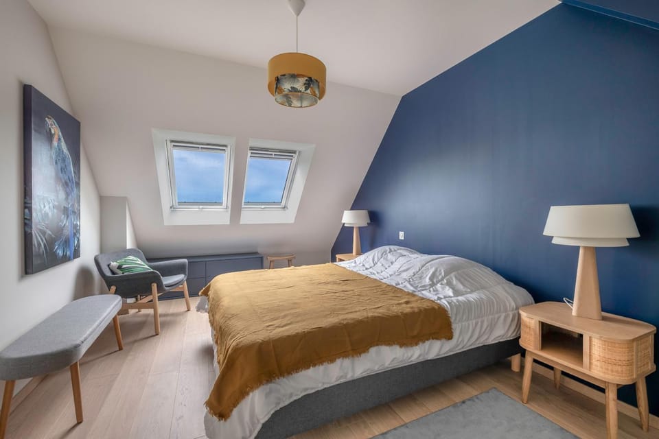 Bed, Bedroom