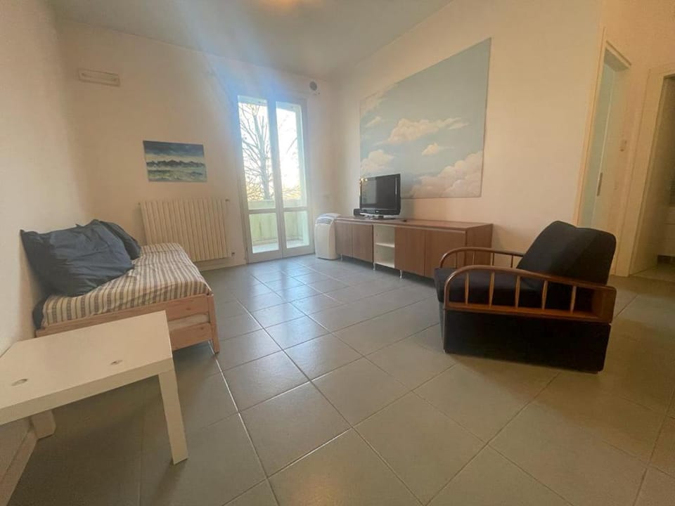 Communal lounge/ TV room, TV and multimedia, Living room, Seating area, Evening entertainment