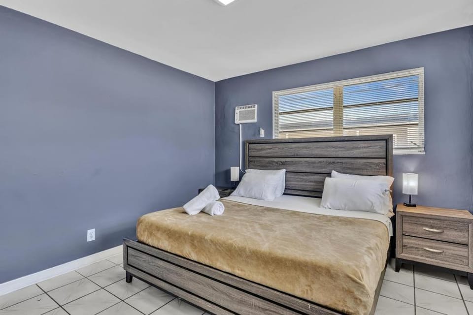 Hollywood Beach 1BR in Gated Property King Bed! House in Hollywood