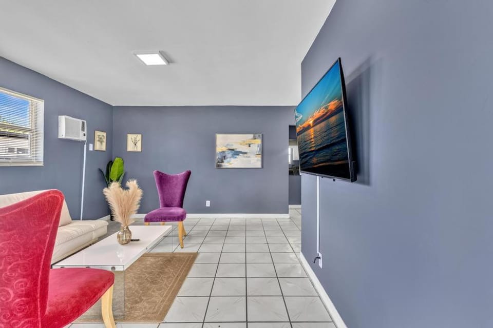 Hollywood Beach 1BR in Gated Property King Bed! House in Hollywood