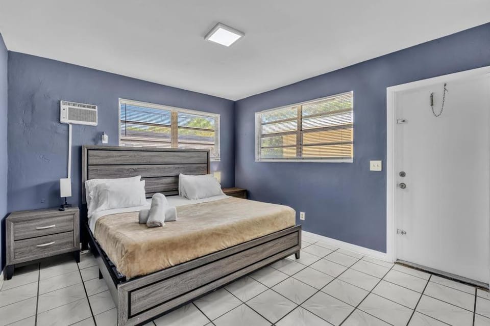 Hollywood Beach 1BR in Gated Property King Bed! House in Hollywood