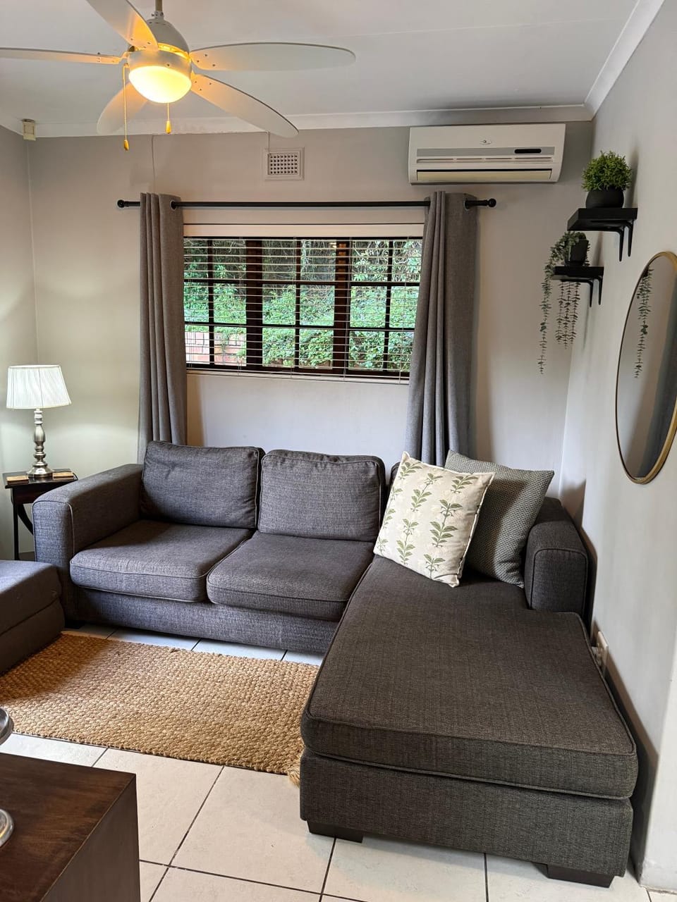 Seating area, air conditioner