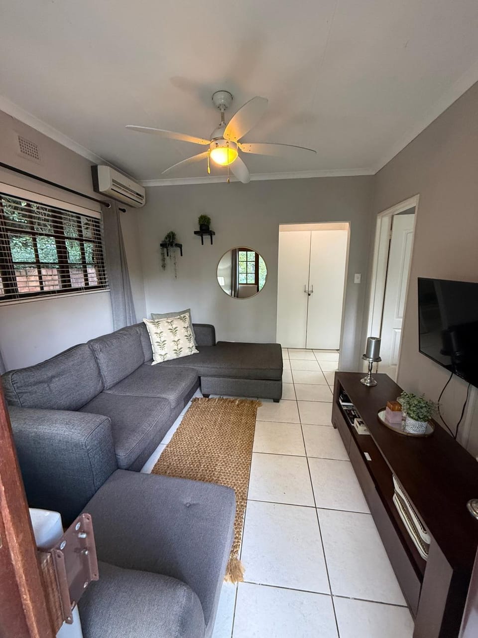 Communal lounge/ TV room, Seating area, air conditioner